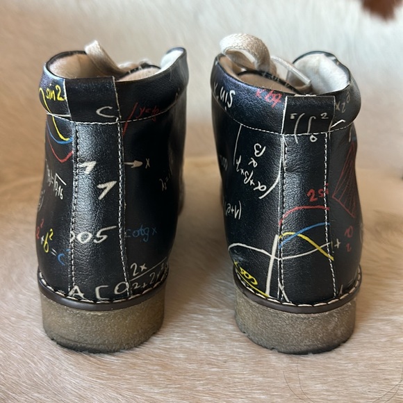Very cute math cat 🐈 shoes size 6 or 6.5 check photos unique find - Picture 6 of 12